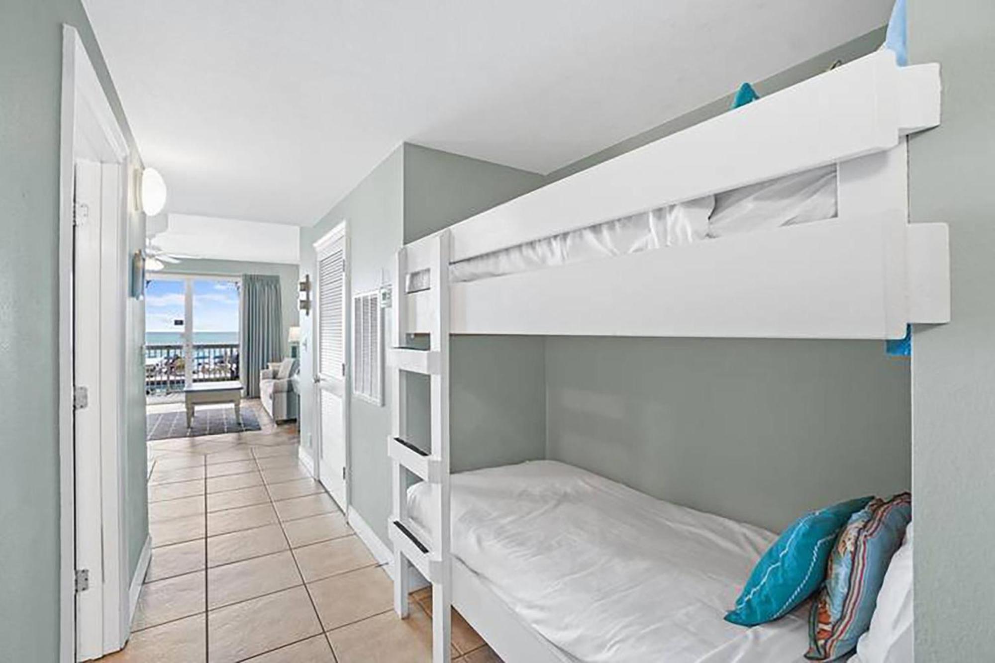 Calypso 2-103 West Holiday home